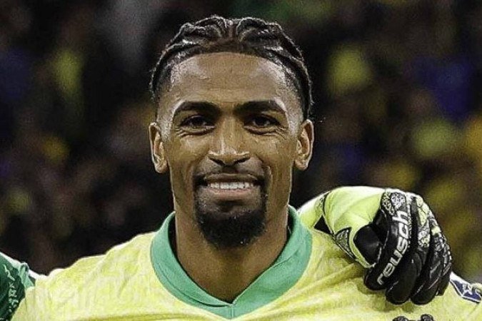 ALEXSANDRO RIBEIRO - Muita personalidade, além de serenidade em suas ações. Em momento algum a bola queimou em seus pés. Atuou um pouco mais avançado na zaga, inclusive para cobrir as investidas do xará pelo corredor esquerdo. Deixa mais uma ótima impressão. NOTA 7,0 - Foto: Rafael Ribeiro / CBF