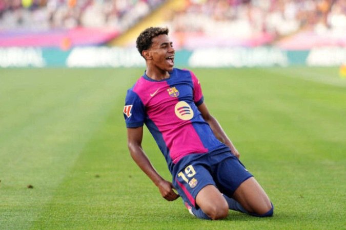 Espanhóis destacam 'castigo exemplar' a jovem por ofensas racistas contra Yamal em clássico - (crédito: Foto: David Ramos/Getty Images) Espanhóis destacam 'castigo exemplar' a jovem por ofensas racistas contra Yamal em clássico - (crédito: Foto: David Ramos/Getty Images)