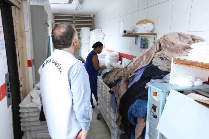 Em caso de irregularidades, a Vigilância Sanitária pode realizar apreensões e interdições no local
- (crédito: Agência Brasília) Em caso de irregularidades, a Vigilância Sanitária pode realizar apreensões e interdições no local
- (crédito: Agência Brasília)