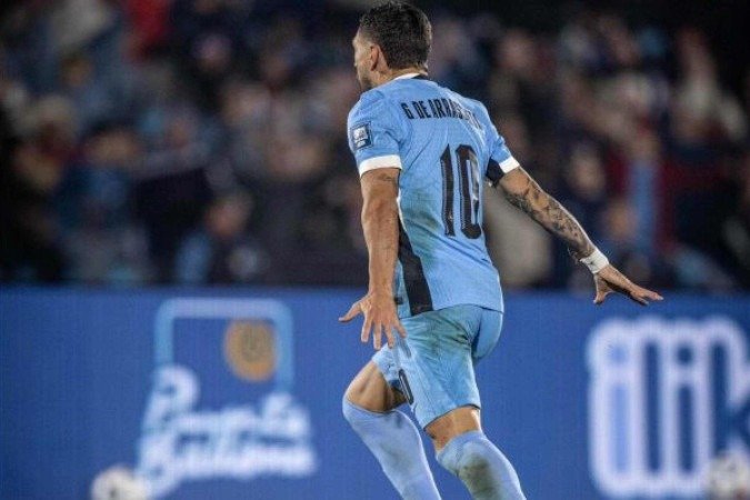 Arrascaeta vibra após fazerogol que definiu o 2 a 0 do Uruguai diante da Venezuela - (crédito: Foto: Divulgação / Conmebol) Arrascaeta vibra após fazerogol que definiu o 2 a 0 do Uruguai diante da Venezuela - (crédito: Foto: Divulgação / Conmebol)