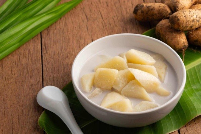 Inhame cozido com leite de coco (Imagem: Kritchai7752 | Shutterstock) - (crédito: EdiCase) Inhame cozido com leite de coco (Imagem: Kritchai7752 | Shutterstock) - (crédito: EdiCase)