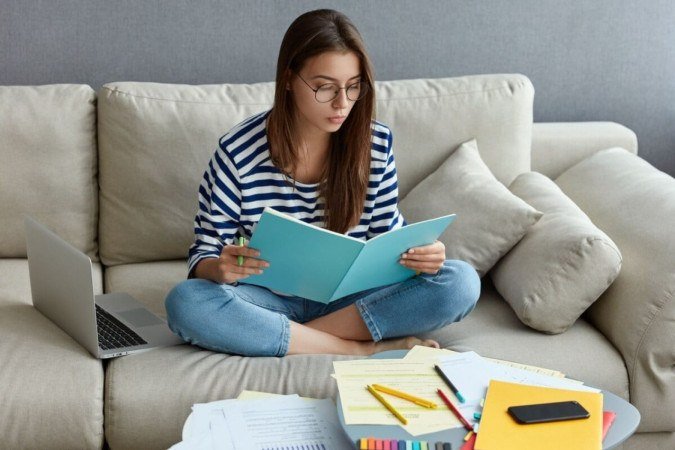 Os vícios de linguagem podem comprometer a clareza da mensagem (Imagem: Cast Of Thousand | Shutterstock) - (crédito: EdiCase) Os vícios de linguagem podem comprometer a clareza da mensagem (Imagem: Cast Of Thousand | Shutterstock) - (crédito: EdiCase)