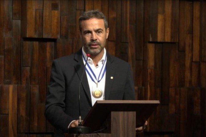 Artur Jorge recebeu a Medalha Tiradentes no Rio de Janeiro - (crédito: Foto: Reprodução/TV ALERJ) Artur Jorge recebeu a Medalha Tiradentes no Rio de Janeiro - (crédito: Foto: Reprodução/TV ALERJ)