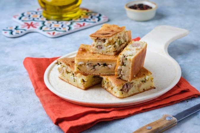Torta de atum com ovo cozido (Imagem: Fotógrafo de banco de imagens | Shutterstock) - (crédito: EdiCase) Torta de atum com ovo cozido (Imagem: Fotógrafo de banco de imagens | Shutterstock) - (crédito: EdiCase)