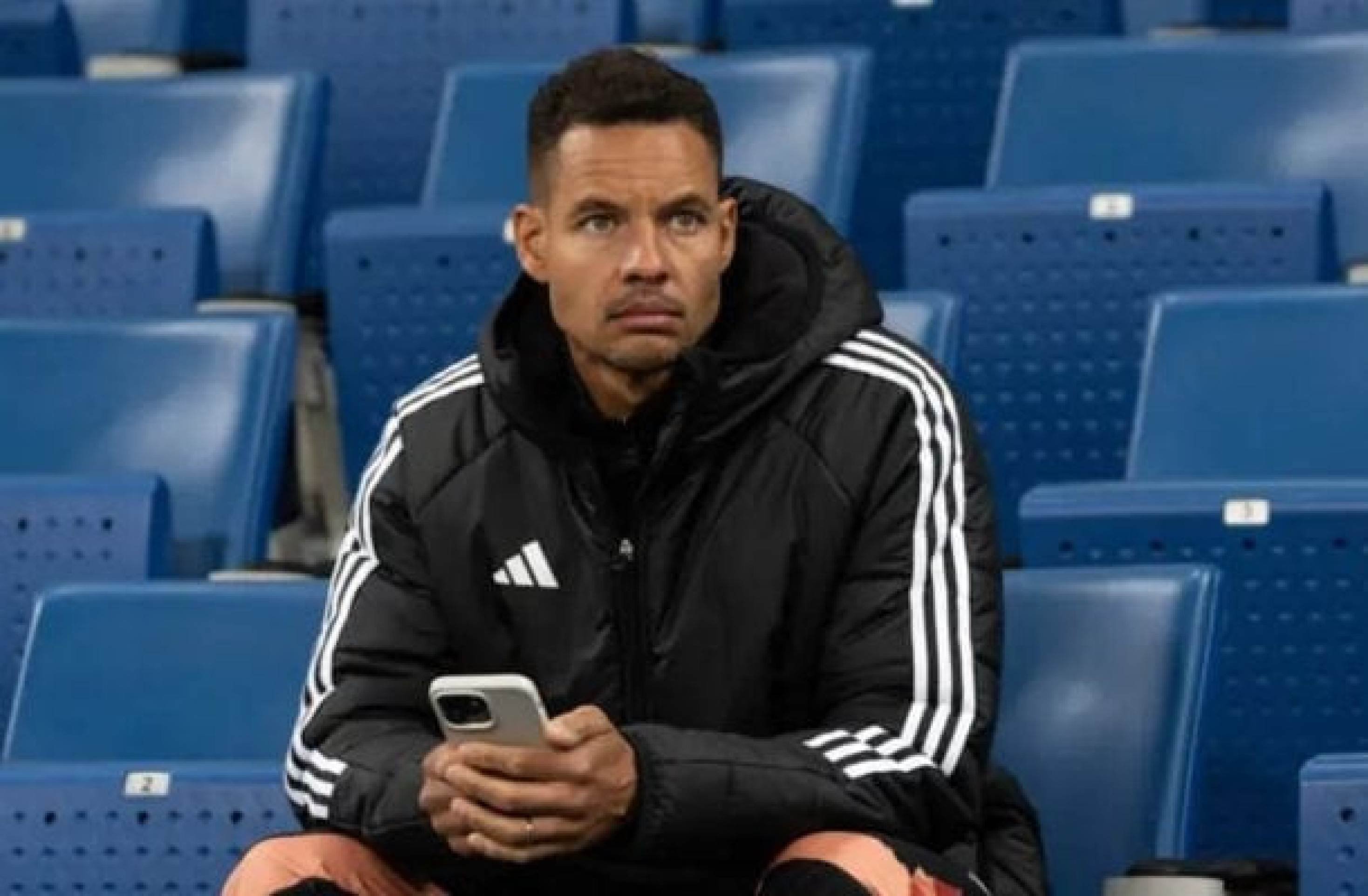 Esfaqueado e inconsciente em casa: hospital atualiza quadro de saúde de dirigente do Lyon