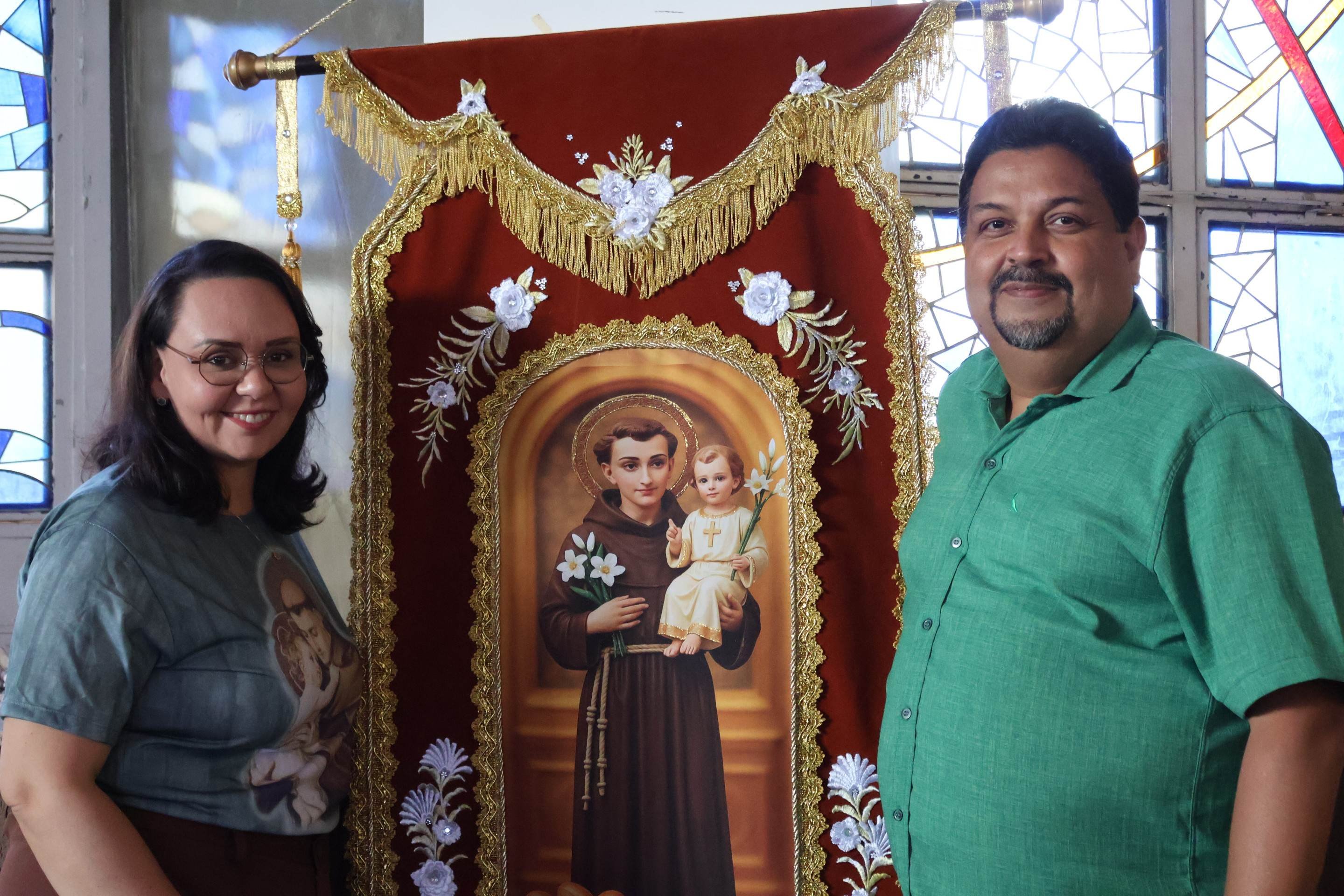 A história, que soma 14 anos de parceria — sendo 12 de casamento —, começou com amizade e ganhou força com fé 10/06/2025 Bruna Gaston CB/DA Press. Paróquia Santo AntÃŽnio casal