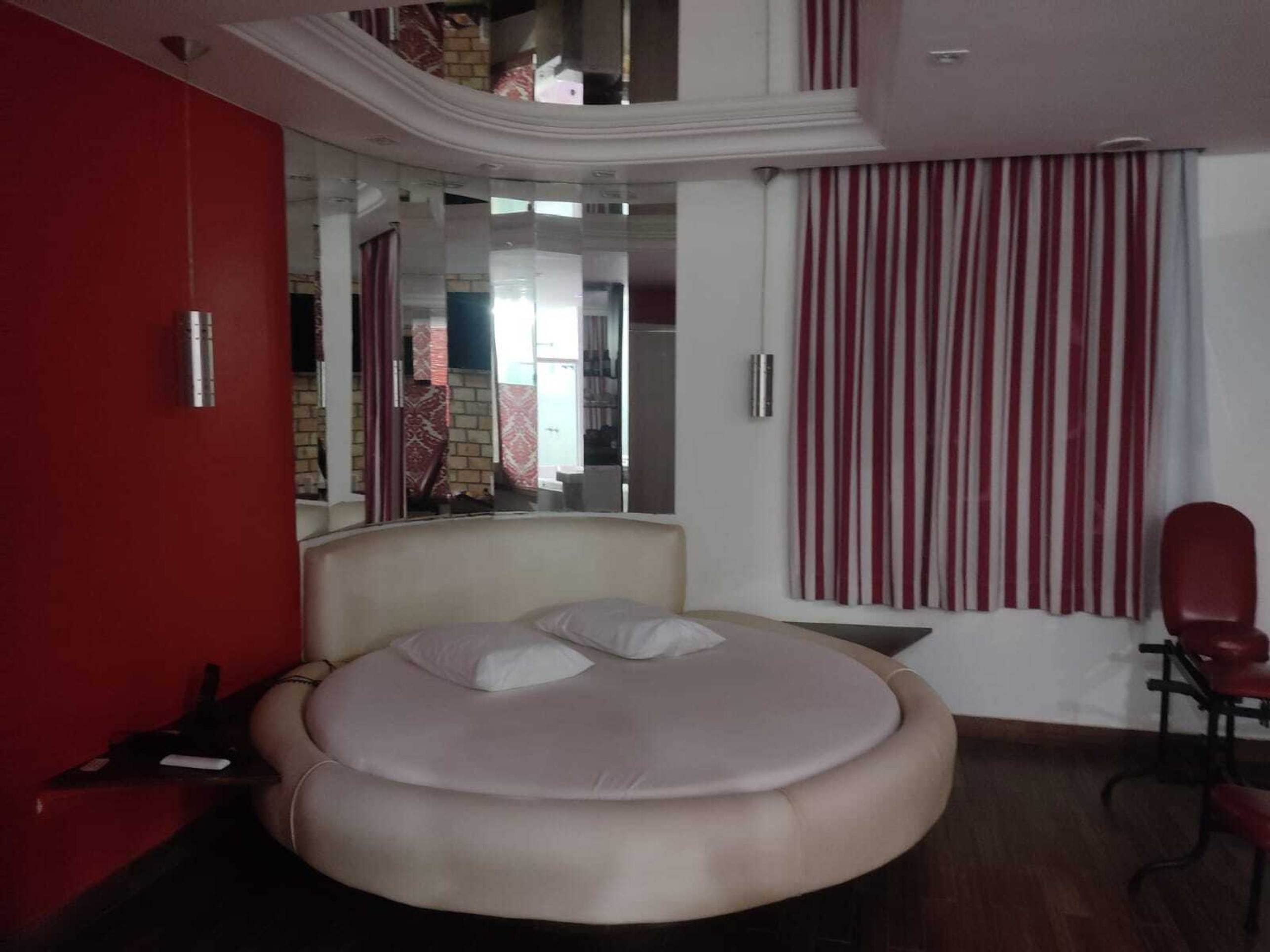 Suíte no motel Ame Mais que preza por um ambiente mais caseiro