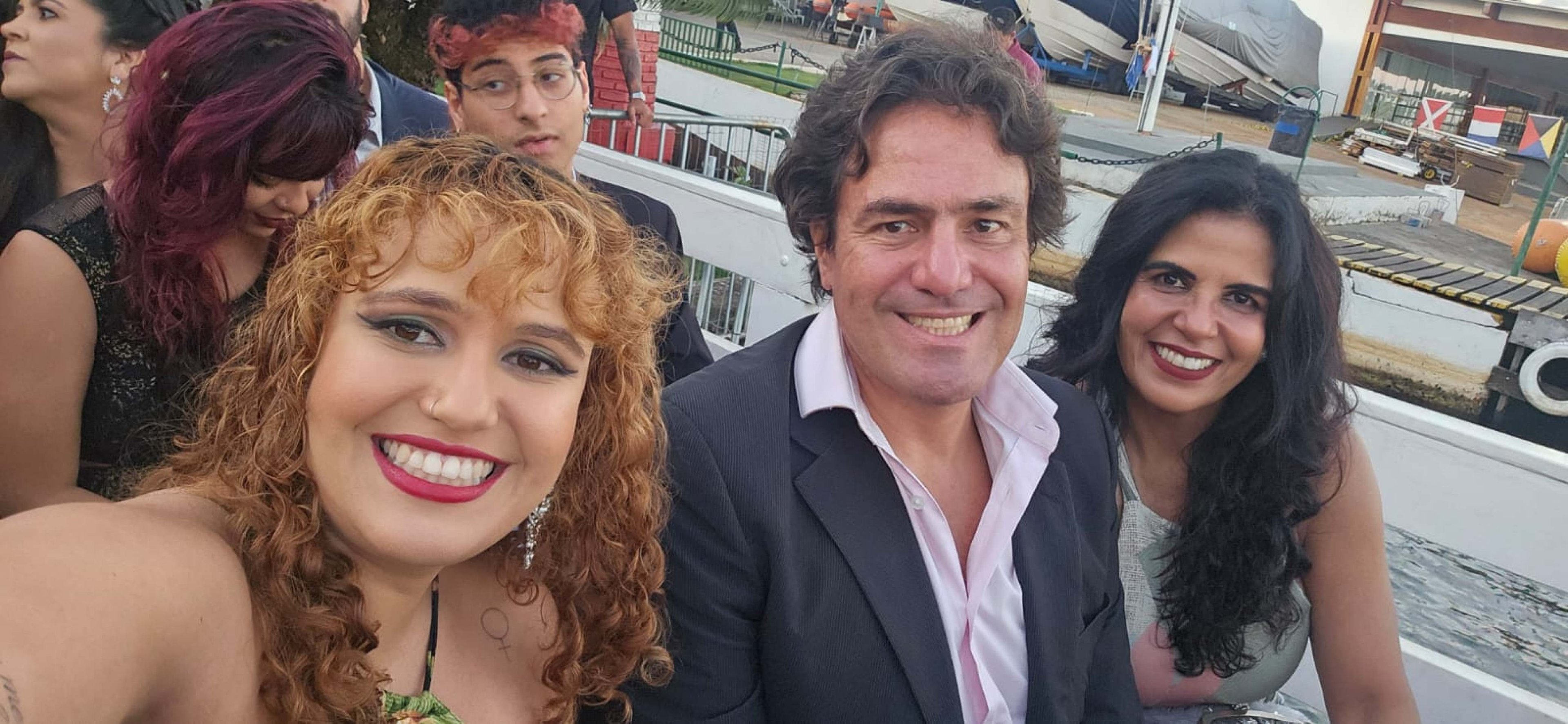 Hoje, 30 anos depois, o amor de Sumara (D) e Eduardo (C) segue vivo. Na foto, a filha Gabriella (E) Hoje, 30 anos depois de se conhecerem, o amor de Sumara (D) e Eduardo Gallo (C) segue mais vivo do que nunca. Na foto, eles estão com a filha, Gabriella Gallo (E)
