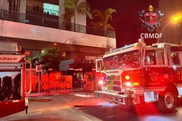 O CBMDF atendeu a ocorrência às 23h53, empenhando 3 três viaturas
 -  (crédito: Divulgação/CBMDF)