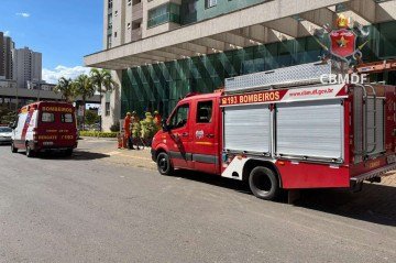 O homem pulou do 1º andar de um prédio em Águas Claras para fugir do ataque -  (crédito: CBMDF)