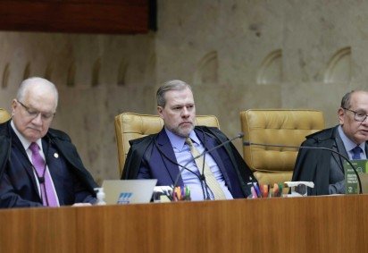 Os ministros Edson Fachin, Dias Toffoli e Gilmar Mendes, cujo voto formou maioria no julgamento. Decano classificou artigo 19 de ultraado -  (crédito: Fellipe Sampaio/STF)
