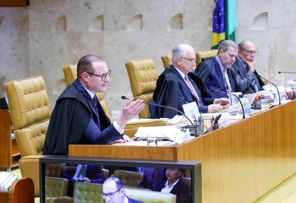 Zanin mencionou que o algoritmo nas redes sociais e nos provedores de internet determina quais informações o usuário terá o e, com isso, de acordo com ele, controla o fluxo de informações
- (crédito: Gustavo Moreno/STF)