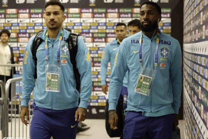 Danilo e Gerson em chegada da Seleção Brasileira na Neo Química Arena - (crédito: Foto: Rafael Ribeiro/CBF) Danilo e Gerson em chegada da Seleção Brasileira na Neo Química Arena - (crédito: Foto: Rafael Ribeiro/CBF)