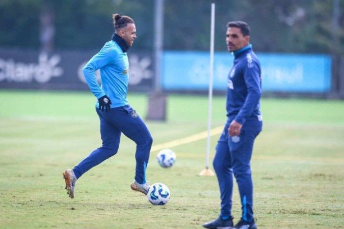 Braithwaite a por estágio final de recuperação de uma entorse no tornozelo direito e provavelmente será opção no Grêmio - (crédito: Foto: Lucas Uebel / Grêmio FBPA) Braithwaite a por estágio final de recuperação de uma entorse no tornozelo direito e provavelmente será opção no Grêmio - (crédito: Foto: Lucas Uebel / Grêmio FBPA)