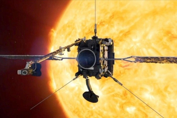 Cada cor representa um elemento diferente, em uma camada do Sol. Da esquerda para a direita: hidrogênio, carbono, oxigênio, neônio e magnésio. - (crédito: ESA) Cada cor representa um elemento diferente, em uma camada do Sol. Da esquerda para a direita: hidrogênio, carbono, oxigênio, neônio e magnésio. - (crédito: ESA)