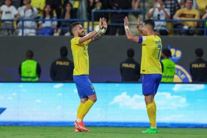 Alex Telles e Cristiano Ronaldo são amigos de longa data e já jogaram juntos duas vezes - (crédito: Foto: Yasser Bakhsh/Getty Images) Alex Telles e Cristiano Ronaldo são amigos de longa data e já jogaram juntos duas vezes - (crédito: Foto: Yasser Bakhsh/Getty Images)