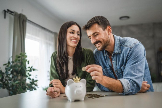 A saúde financeira é essencial para um bom relacionamento (Imagem: Miljan Zivkovic | Shutterstock) - (crédito: EdiCase) A saúde financeira é essencial para um bom relacionamento (Imagem: Miljan Zivkovic | Shutterstock) - (crédito: EdiCase)