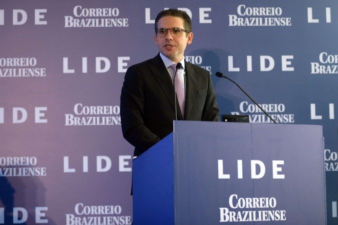 Além de criticar o tamanho da conta de isenções fiscais, de R$ 800 bilhões, Hugo Motta ataca: queremos um estado mais eficiente -  (crédito: Fotos: Ed Alves/CB/D.A Press)