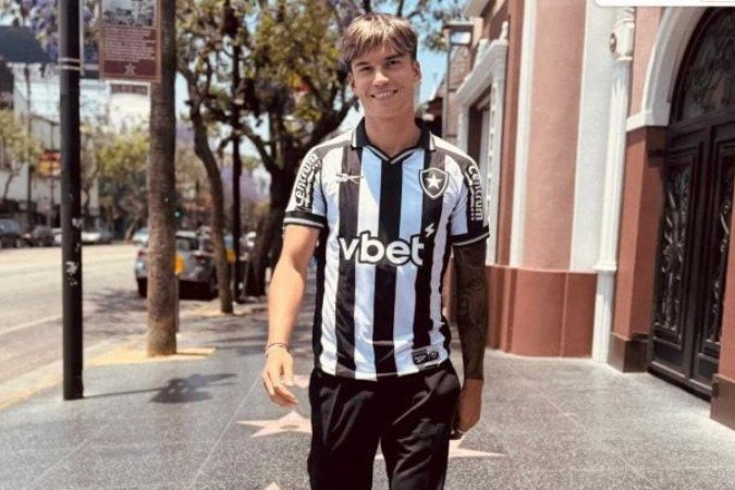 Jogador tirou fotos na famosa Calçada da Fama - (crédito: Foto: Divulgação Botafogo) Jogador tirou fotos na famosa Calçada da Fama - (crédito: Foto: Divulgação Botafogo)