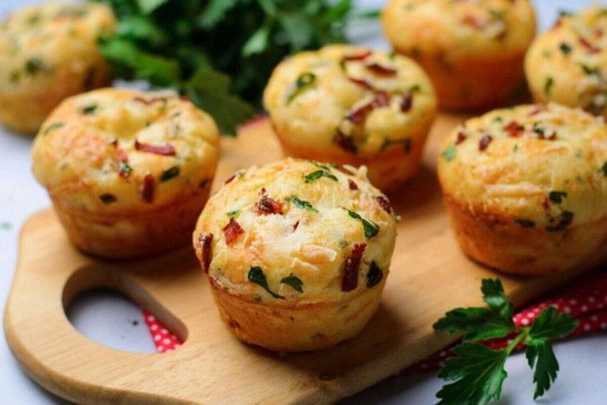 Muffin de queijo com bacon (Imagem: Julie208 | Shutterstock) - (crédito: EdiCase) Muffin de queijo com bacon (Imagem: Julie208 | Shutterstock) - (crédito: EdiCase)