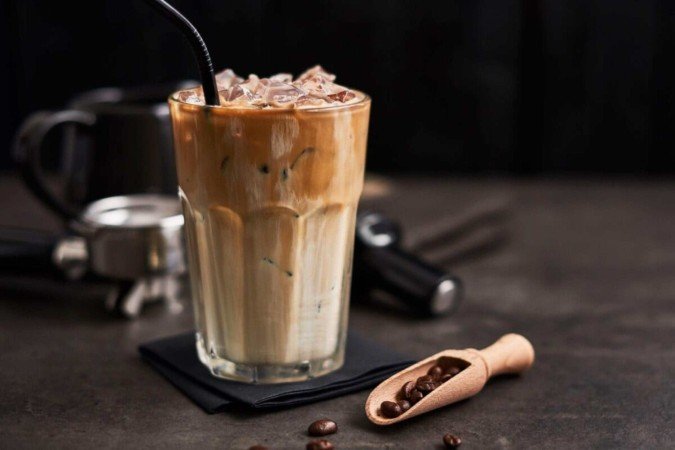 Shake de café com aveia e whey protein (Imagem: xMarshall | Shutterstock) - (crédito: EdiCase) Shake de café com aveia e whey protein (Imagem: xMarshall | Shutterstock) - (crédito: EdiCase)