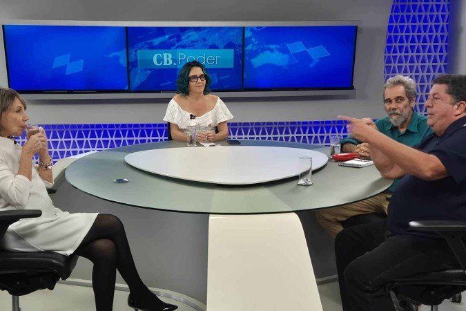 Os atores Stepan Nercessian e Sylvia Massari no CB.Poder. Na bancada, Adriana Bernardes e Severino Francisco - (crédito: Minervino Junior/ CB/DaPress) Os atores Stepan Nercessian e Sylvia Massari no CB.Poder. Na bancada, Adriana Bernardes e Severino Francisco - (crédito: Minervino Junior/ CB/DaPress)