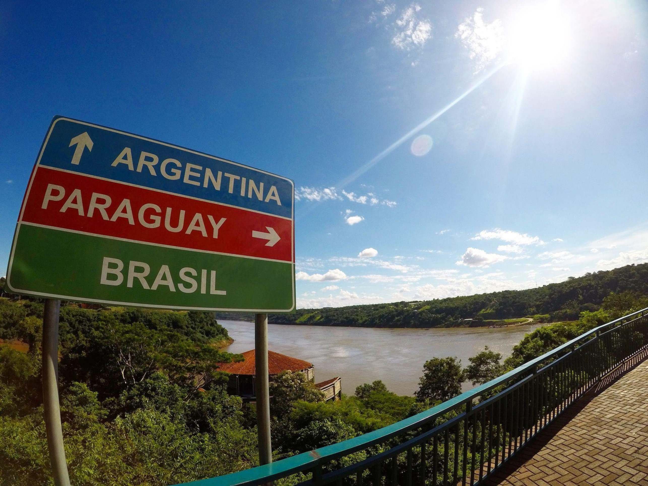 Região de Foz do Iguaçu é historicamente considerada área propícia à atuação de grupos criminosos -  (crédito: Getty Images)