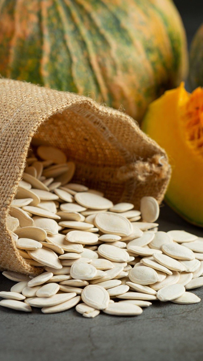  Pumpkin seeds were poured from the sack to the ground.
     -  (crédito: Freepik)