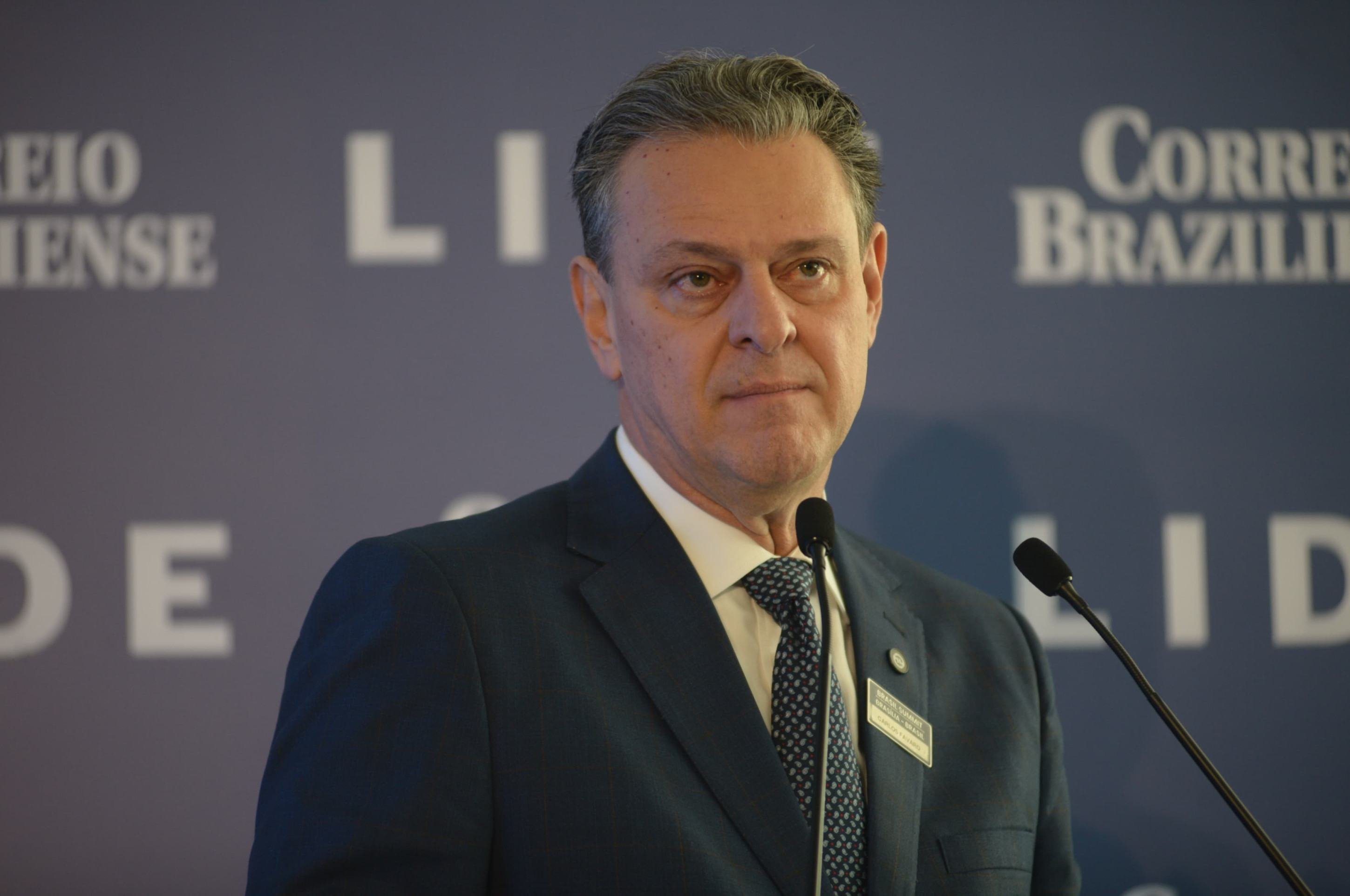 O titular da pasta da Agricultura aproveitou para comemorar o controle da gripe aviária no Brasil, destacando a eficiência da vigilância sanitária nacional