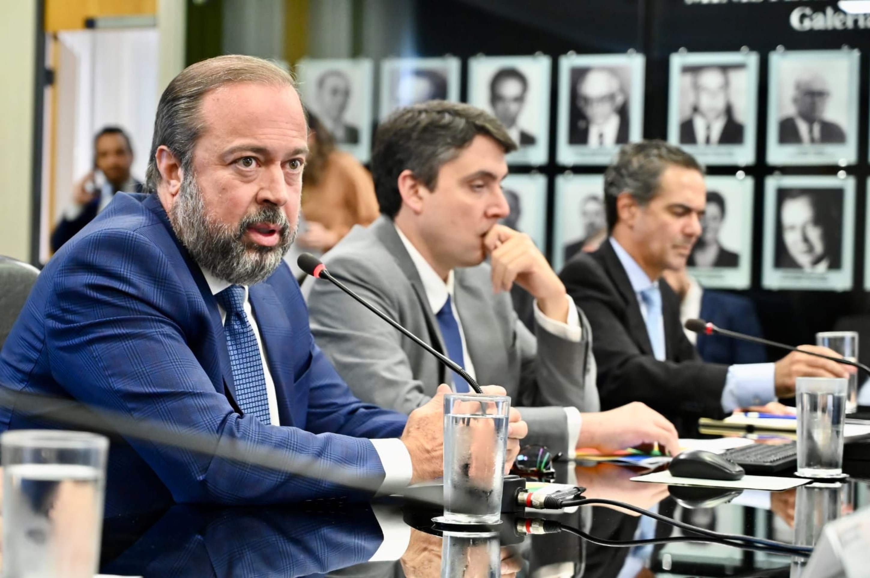 Silveira apresenta plano para reduzir preço do gás para produtores Silveira apresenta plano para reduzir preço do gás para produtores