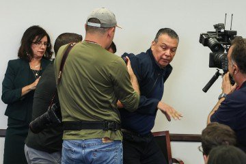 Senador Alex Padilla foi expulso de coletiva em Los Angeles -  (crédito: AFP)