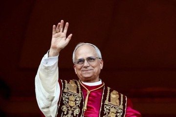 8 de maio de 2025 - Vinheta do plantão durante a exibição do 'Globo Esporte' para o anúncio do resultado do conclave que escolheu o novo papa Leão XIV. - (crédito: Wikimedia Commons/Rustyvb) 8 de maio de 2025 - Vinheta do plantão durante a exibição do 'Globo Esporte' para o anúncio do resultado do conclave que escolheu o novo papa Leão XIV. - (crédito: Wikimedia Commons/Rustyvb)