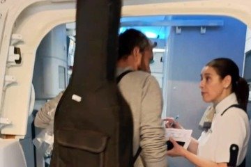  Governo israelense divulgou imagem dos ativistas pouco antes de serem deportados nesta quinta-feira.- Thiago Ãvila embarca em Israel em voo de volta para o Brasil -  (crédito:  Ministério das Relações Exteriores de Israel)