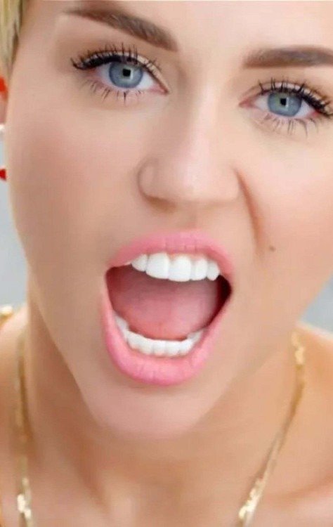 Como 2013 impactou a vida e carreira de Miley Cyrus -  (crédito: TMJBrazil)