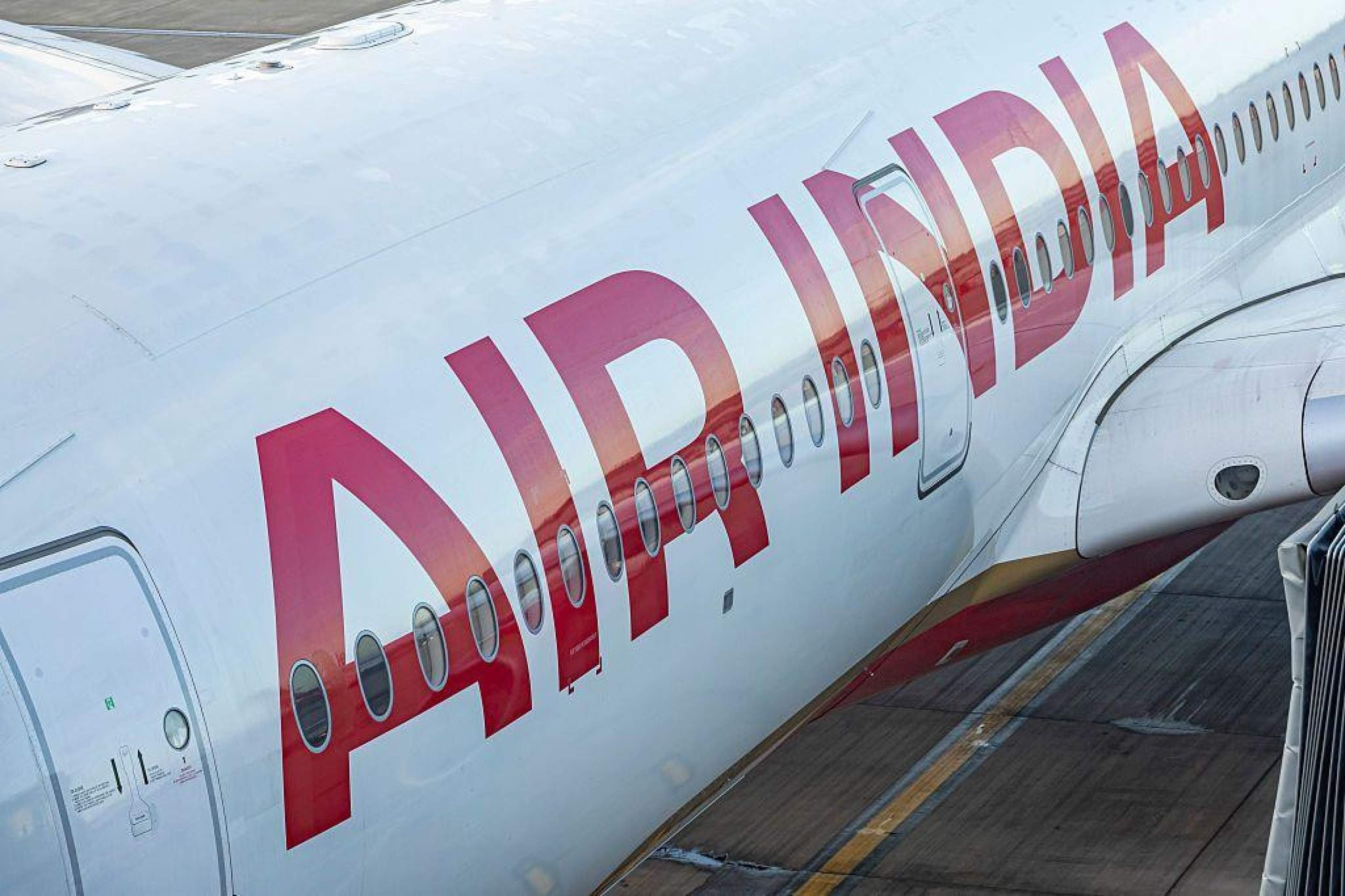 Os flaps, abas localizados nas pontas das asas, desempenham um papel vital durante a decolagem de aviões -  (crédito: BBC)