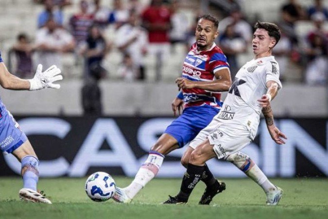 FORTALEZA - Muitos erros na etapa inicial, especialmente com Marinho. Yago Pikachu, que entrou em seu lugar, marcou dois gols e o Laion quase virou de maneira incrível. Mas, como o futebol é uma caixinha de surpresas, levou gol nos acréscimos e saiu derrotado. NOTA 6,0. Foto: Raul Baretta / Santos FC.