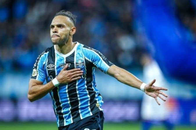 BRAITHWAITE - Mostrou qualidade ao dominar, driblar e marcar o gol com frieza. Porém, após o lance decisivo, pouco participou e foi neutralizado com facilidade. NOTA 6,5. Lucas Uebel/ Grêmio