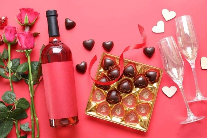 O Dia dos Namorados é perfeito para harmonizar vinho com chocolate (Imagem: Pixel-Shot | Shutterstock) - (crédito: EdiCase) O Dia dos Namorados é perfeito para harmonizar vinho com chocolate (Imagem: Pixel-Shot | Shutterstock) - (crédito: EdiCase)