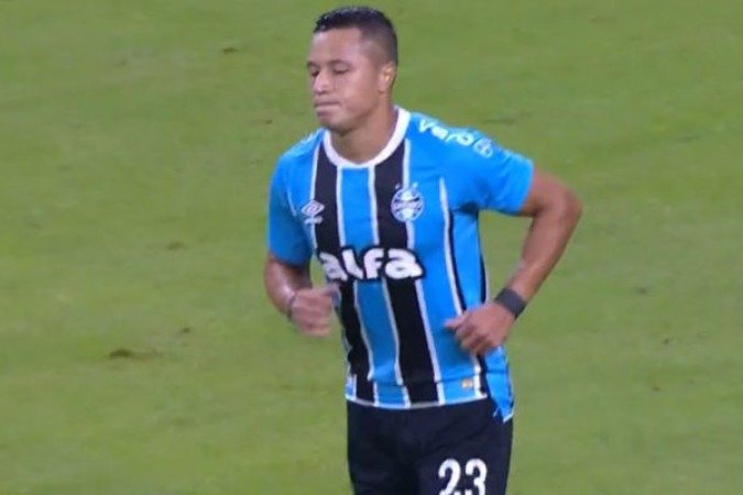 MARLON - Atuou adiantado, quase como extremo, mas não conseguiu transformar essa liberdade em perigo real. Faltou objetividade nas ações ofensivas. NOTA 5,0. Lucas Uebel/ Grêmio