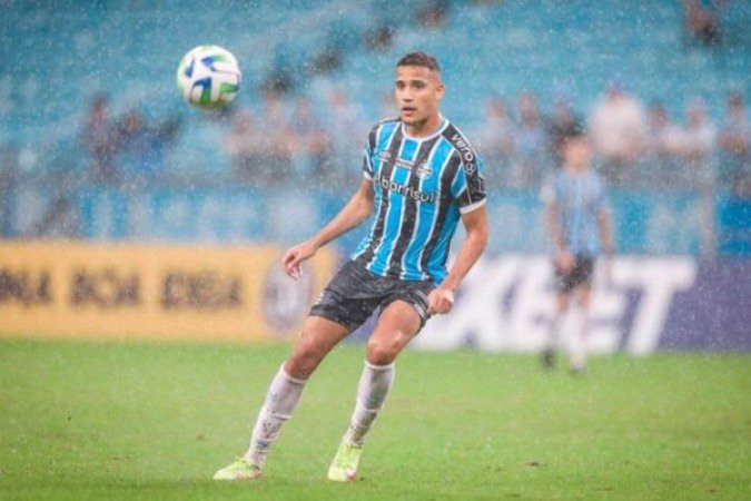 GUSTAVO MARTINS - Seguro na defesa, fez cortes importantes e foi eficiente nos duelos. Manteve a consistÃªncia durante toda a partida, sem se complicar nas jogadas. NOTA 6,0. Lucas Uebel/ GrÃªmio