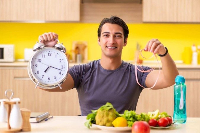 Estratégias como a dieta cetogênica e o jejum intermitente ganham força entre quem busca resultados rápidos (Imagem: Elnur | Shutterstock) - (crédito: EdiCase) Estratégias como a dieta cetogênica e o jejum intermitente ganham força entre quem busca resultados rápidos (Imagem: Elnur | Shutterstock) - (crédito: EdiCase)