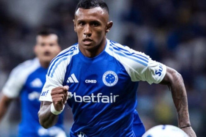 MARQUINHOS - Substituiu Matheus Pereira no segundo tempo e conseguiu dar mais velocidade para o time. No entanto, o gramado encharcado não ajudou. NOTA 6,0 - Foto: Gustavo Aleixo/Cruzeiro