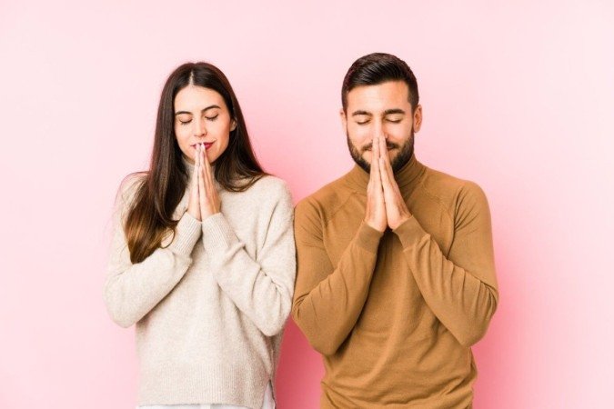 Orações ajudam a proteger a pessoa amada (Imagem: Aser Romero | Shutterstock) - (crédito: EdiCase) Orações ajudam a proteger a pessoa amada (Imagem: Aser Romero | Shutterstock) - (crédito: EdiCase)