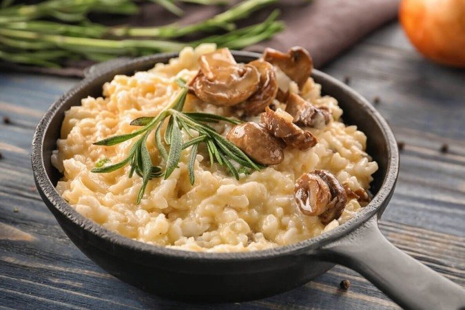 Risoto de cogumelo (Imagem: Africa Studio | Shutterstock) - (crédito: EdiCase) Risoto de cogumelo (Imagem: Africa Studio | Shutterstock) - (crédito: EdiCase)