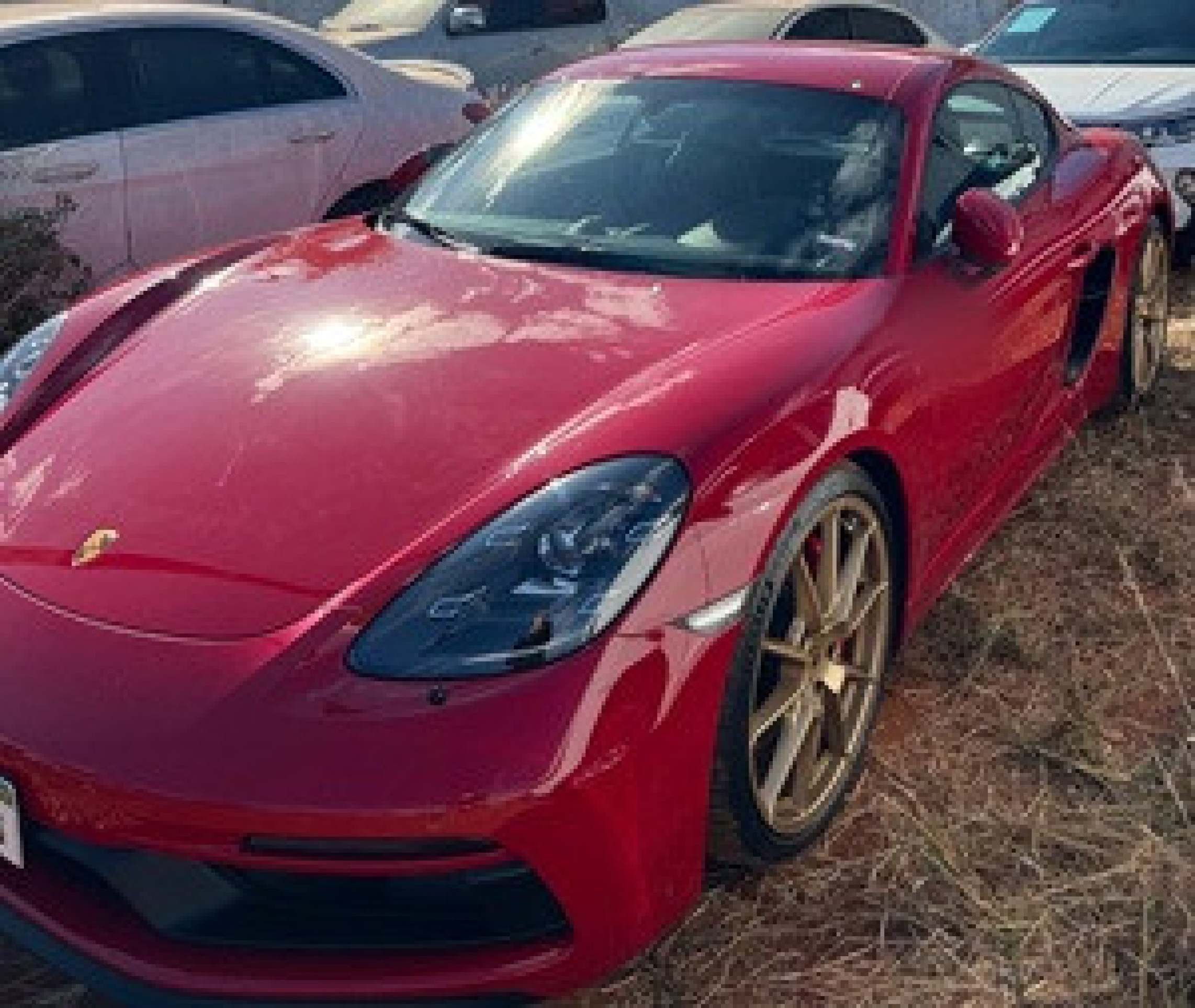 Porsche é apreendido em investigação sobre fraude em venda de carros de luxo Porsche é apreendido em investigação sobre fraude em venda de carros de luxo