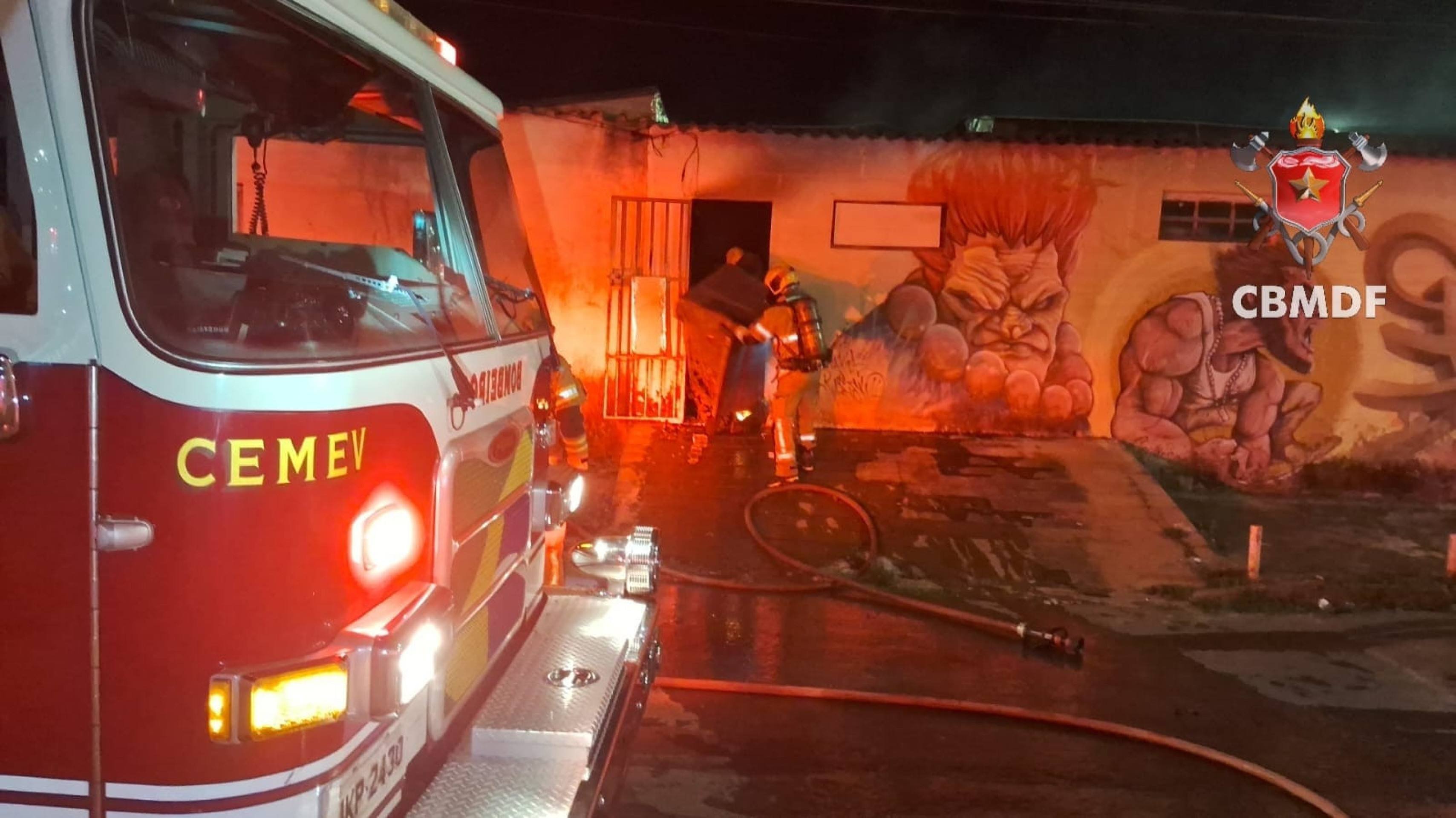 Incêndio atinge casa na QNM 20, em Ceilândia, durante a madrugada