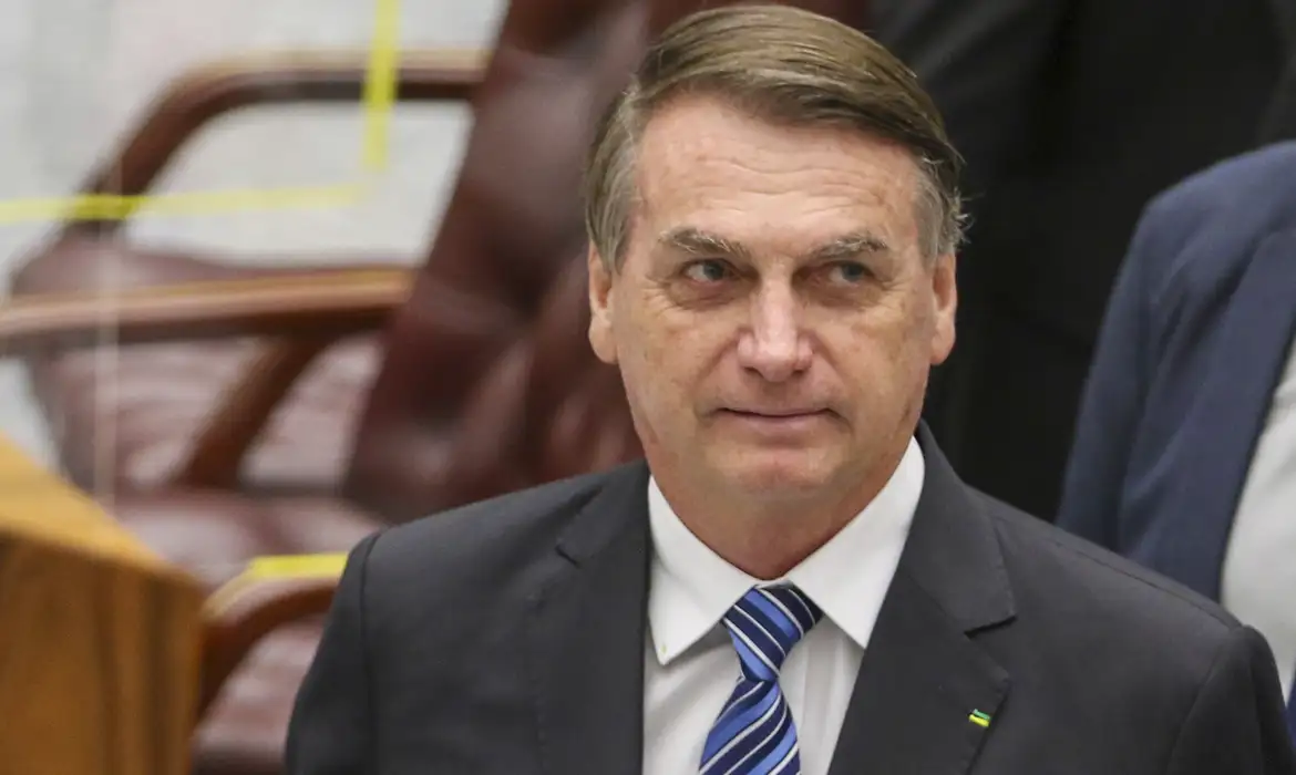 Jair Bolsonaro também disse que as mensagens supostamente trocadas por Mauro Cid escancaram que 'trama golpista' foi uma 'farsa fabricada em cima de mentiras'. 
 -  (crédito: Fabio Rodrigues-Pozzebom/ Agência Brasil)
