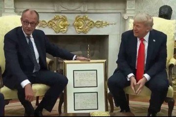Chanceler alemão entrega a Trump cópia de certidão de nascimento do avô -  (crédito: Reprodução/X)