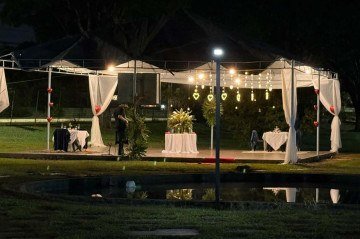 Dois casais que estão com os filhos internados na UTI pediátrica receberam o jantar romântico como surpresa especial dentro do Hospital Brasília -  (crédito: Arquivo pessoal )