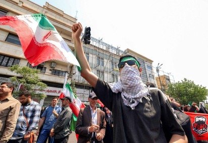 Comitiva de autoridades do DF está em hotel de Isarel e teve que buscar refúgio em bunker para se proteger de ataque -  (crédito: ATTA KENARE/AFP)